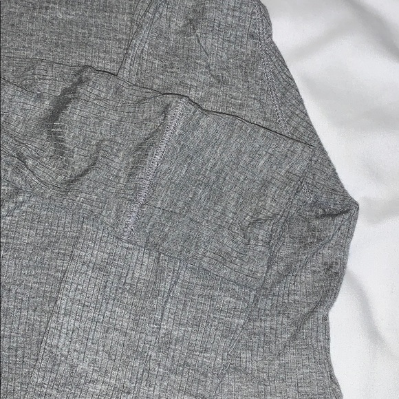 HOLLISTER CROP STRETCHY MATERIAL HOODIE - Picture 2 of 3